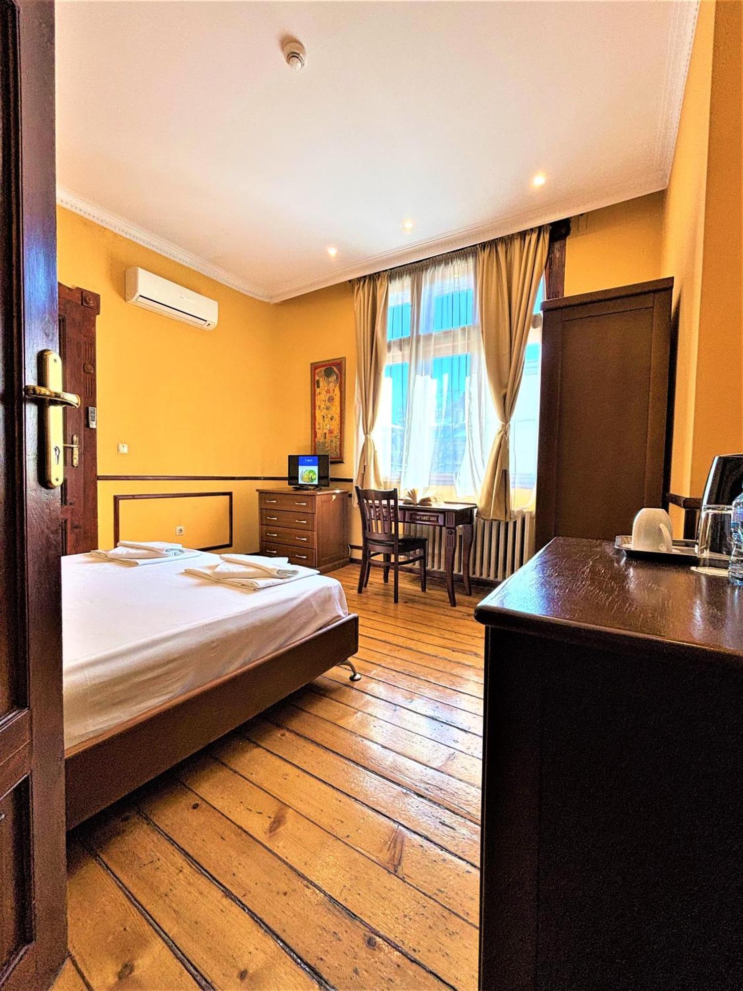 L'Opera Guest House Sofia Exterior photo